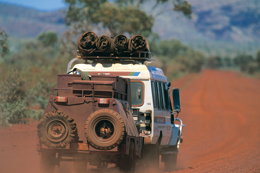 Allradfahrzeug im Outback