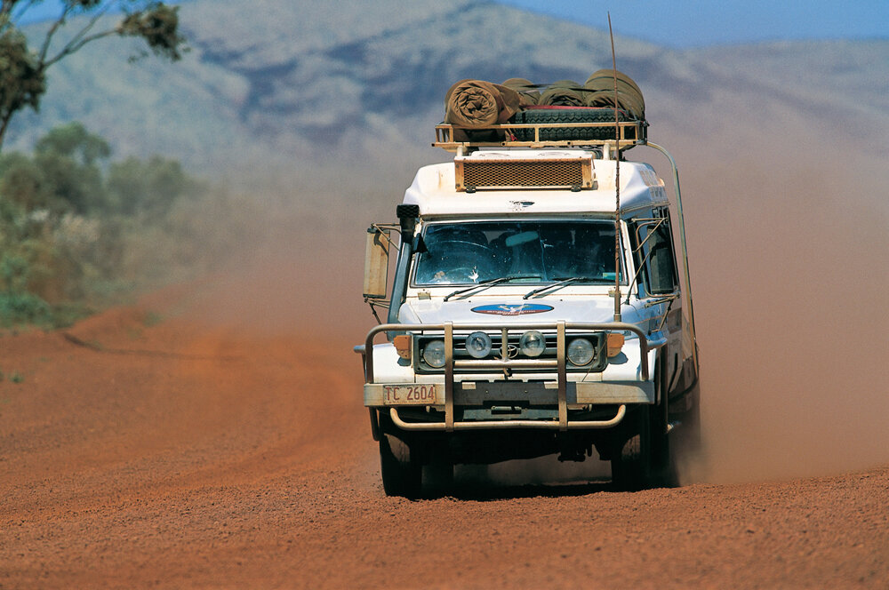 Allradfahrzeug im Outback