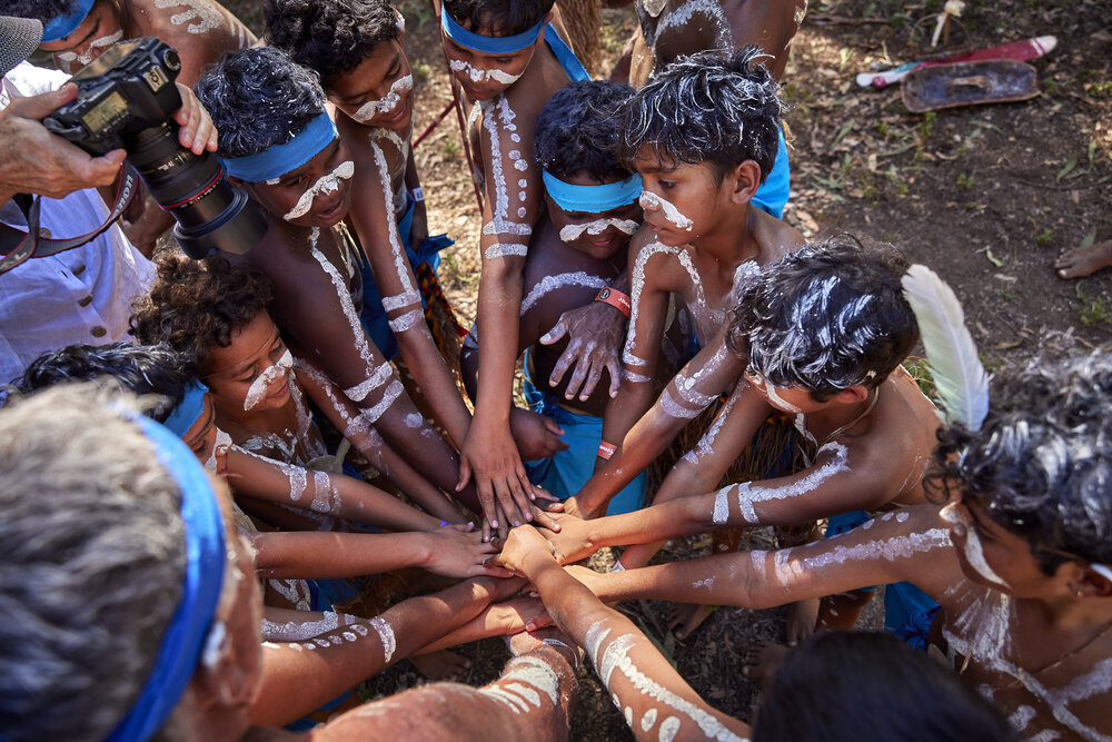 Aboriginal Kinder beim tanzen
