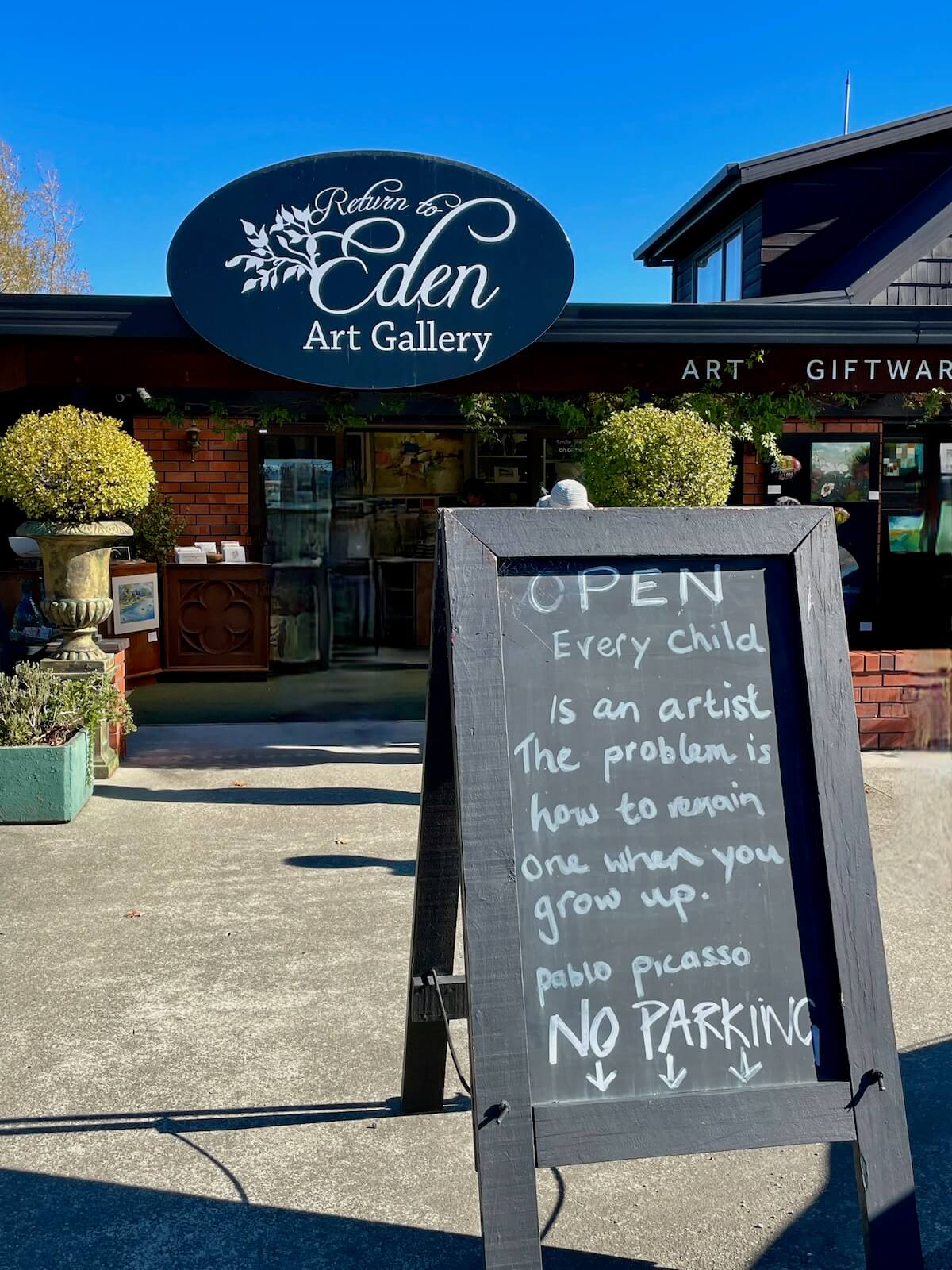 Mary with parents and baby<br><i class="fa fa-star" aria-hidden="true"></i><i class="fa fa-star" aria-hidden="true"></i><i class="fa fa-star" aria-hidden="true"></i><i class="fa fa-star" aria-hidden="true"></i><i class="fa fa-star" aria-hidden="true"></i>